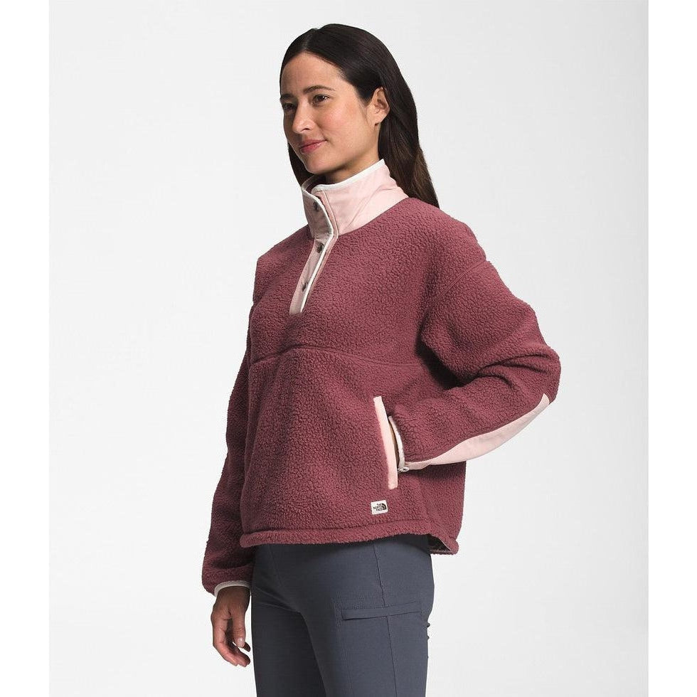 https://www.appalachianoutfitters.com/cdn/shop/files/the-north-face-the-north-face-womens-cragmont-fleece-14-snap-4.jpg?v=1701320438&width=1445